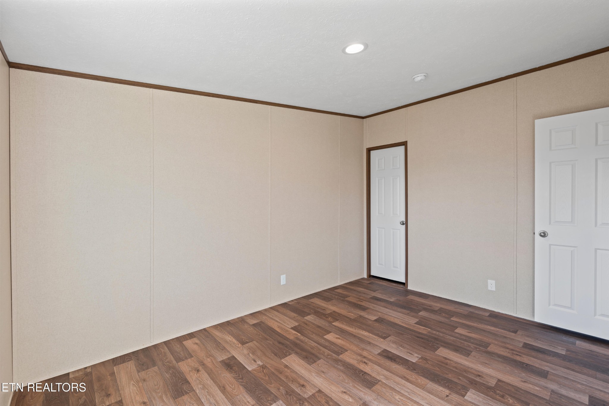 911 Summer Street Loudon, TN 37774 - Photo 18 of 25 a view of an empty room