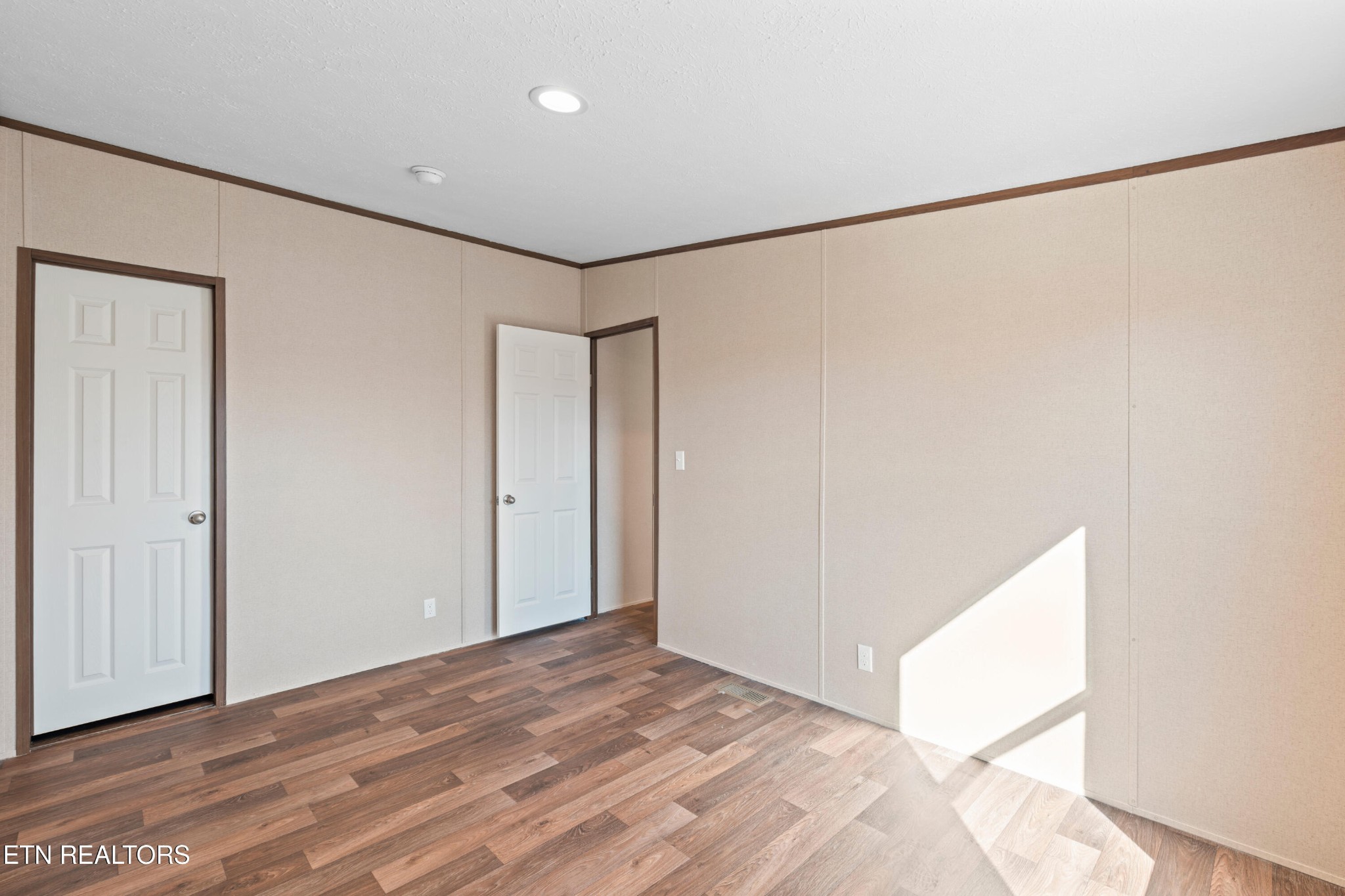 911 Summer Street Loudon, TN 37774 - Photo 19 of 25 a view of a big room with an empty space