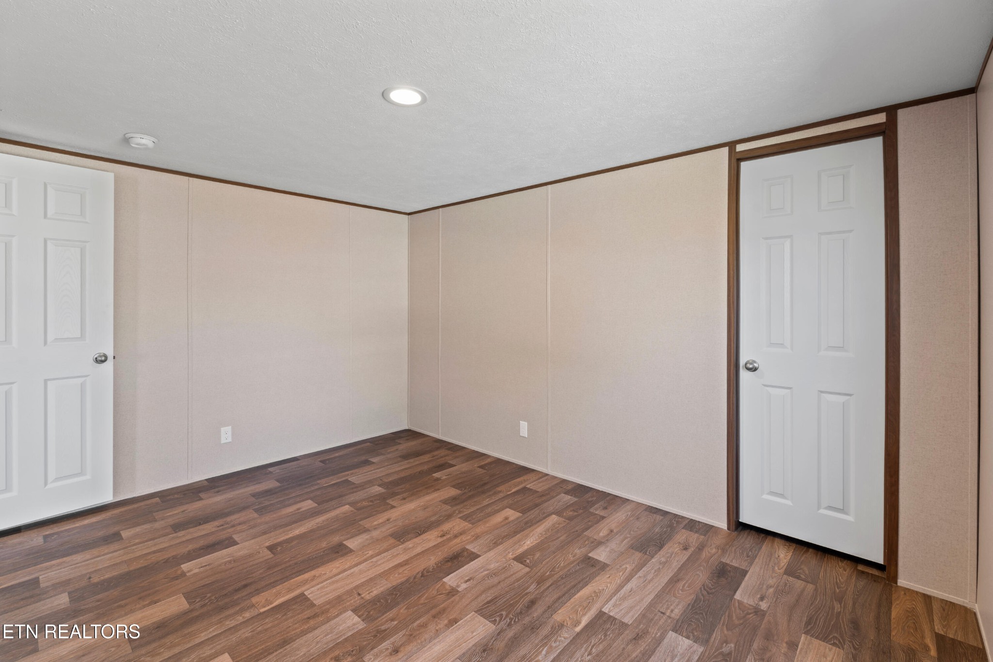 911 Summer Street Loudon, TN 37774 - Photo 21 of 25 a view of an empty room