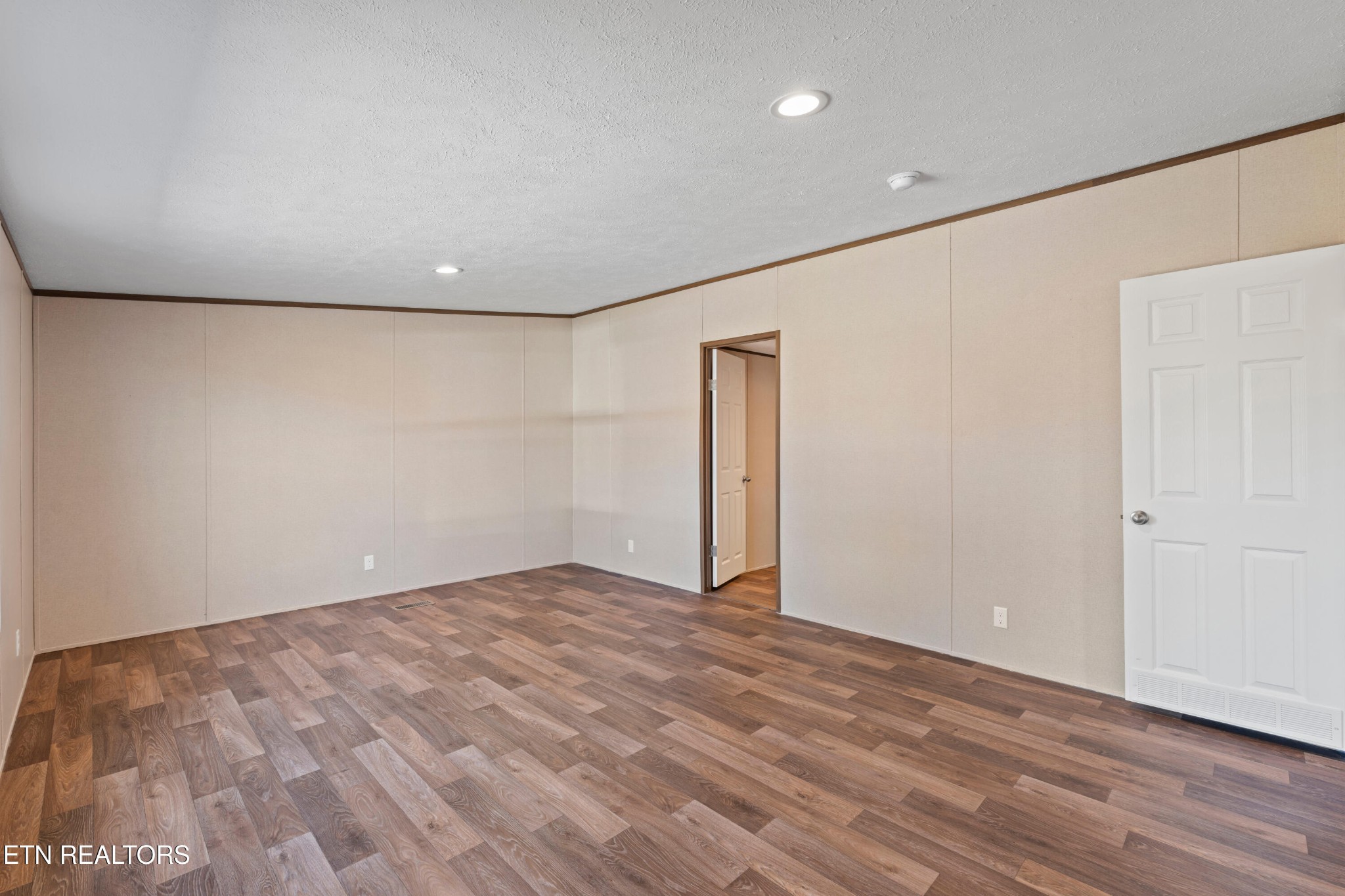 911 Summer Street Loudon, TN 37774 - Photo 22 of 25 a view of an empty room