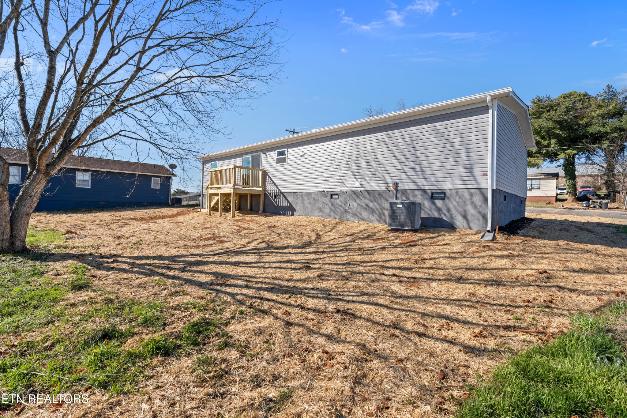 911 Summer Street Loudon, TN 37774 - Photo 24 of 25 a view of a backyard of the house