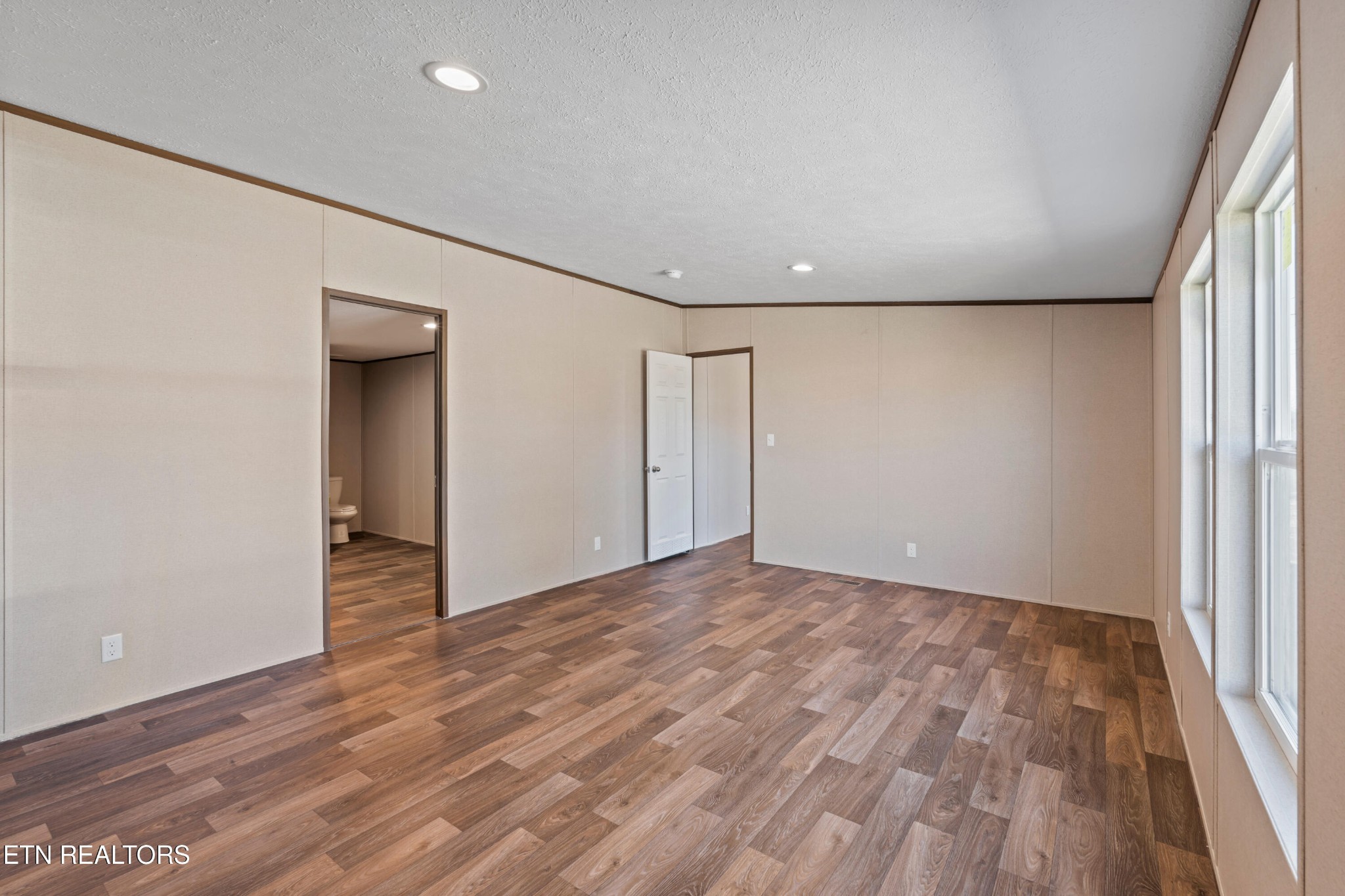 911 Summer Street Loudon, TN 37774 - Photo 4 of 25 a view of an empty room and wooden floor
