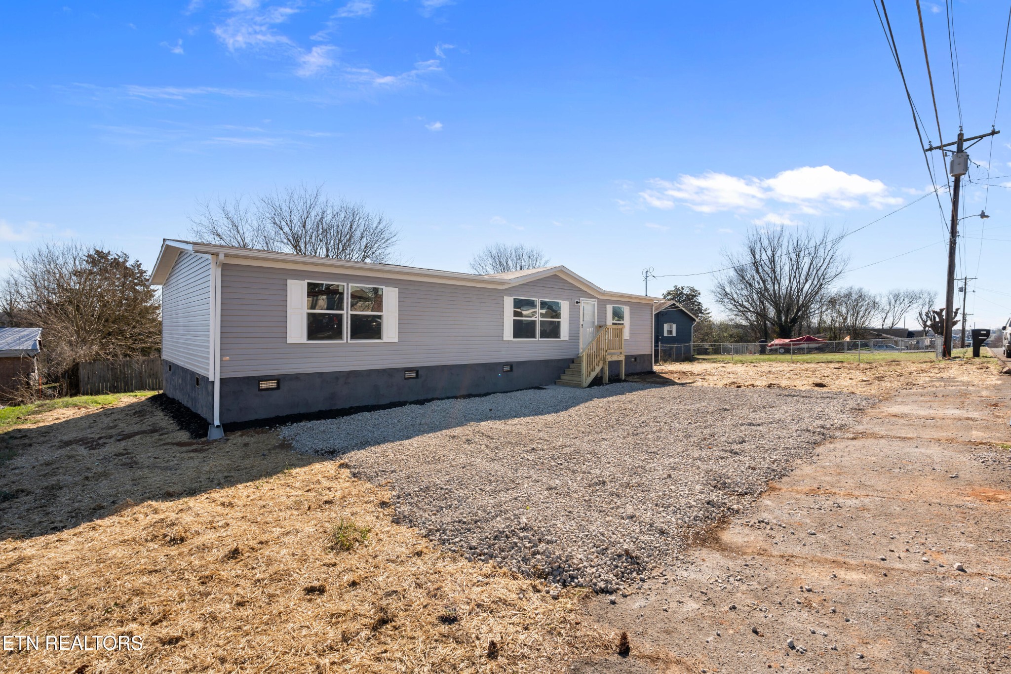 911 Summer Street Loudon, TN 37774 - Photo 7 of 25 a house view with a backyard space