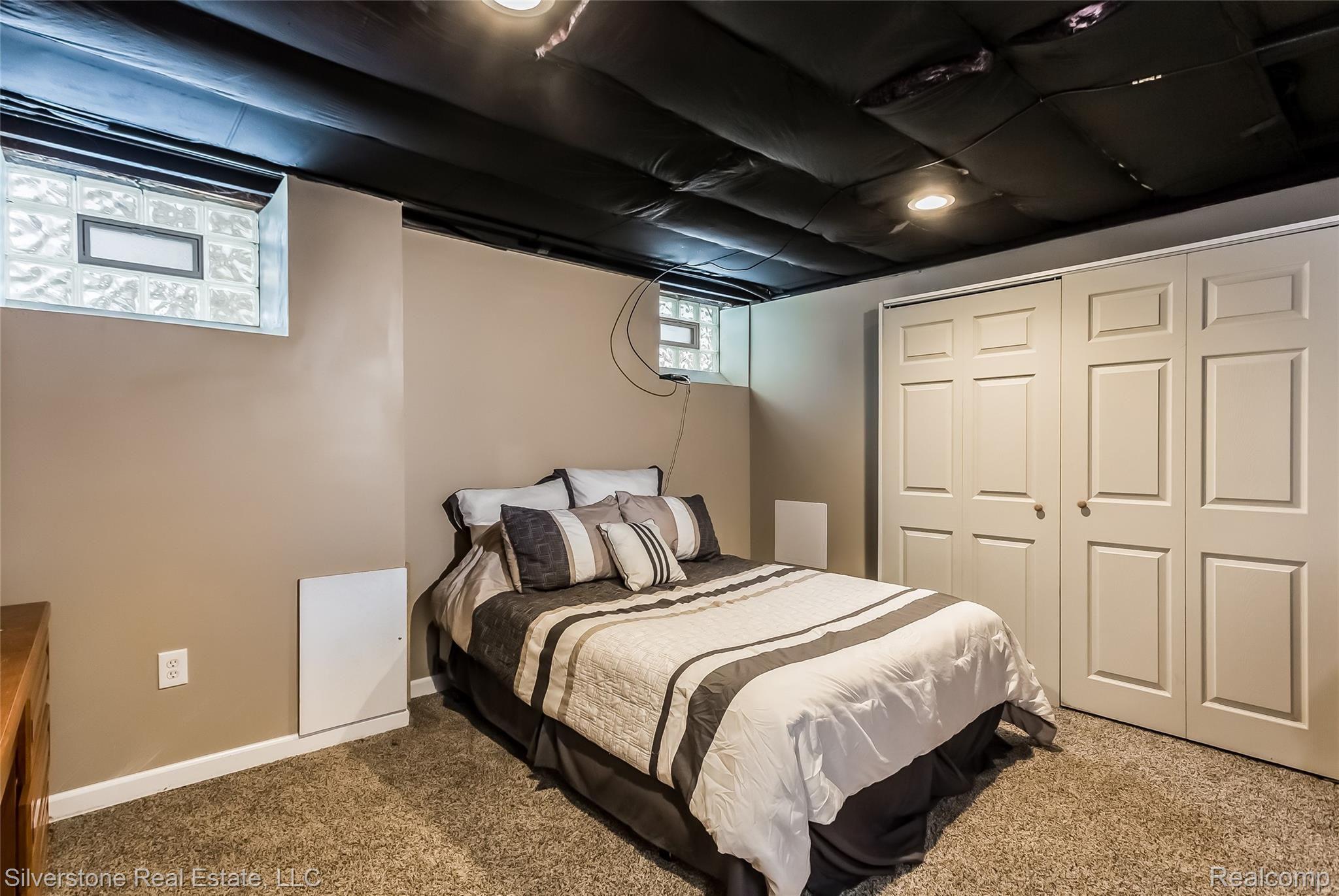 16527 Riverside Drive Livonia, MI 48154 - Photo 30 of 42 030-3656229-large.jpg