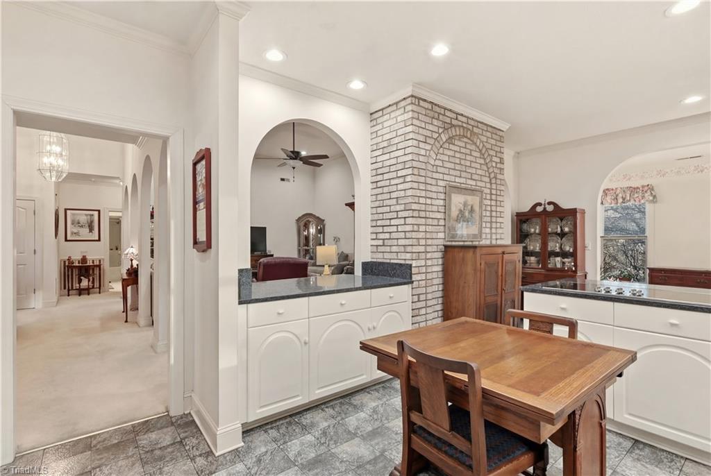 2393 Union Grove Road Lexington, NC 27295 - Photo 19 of 37 Kitchen showing wet bar