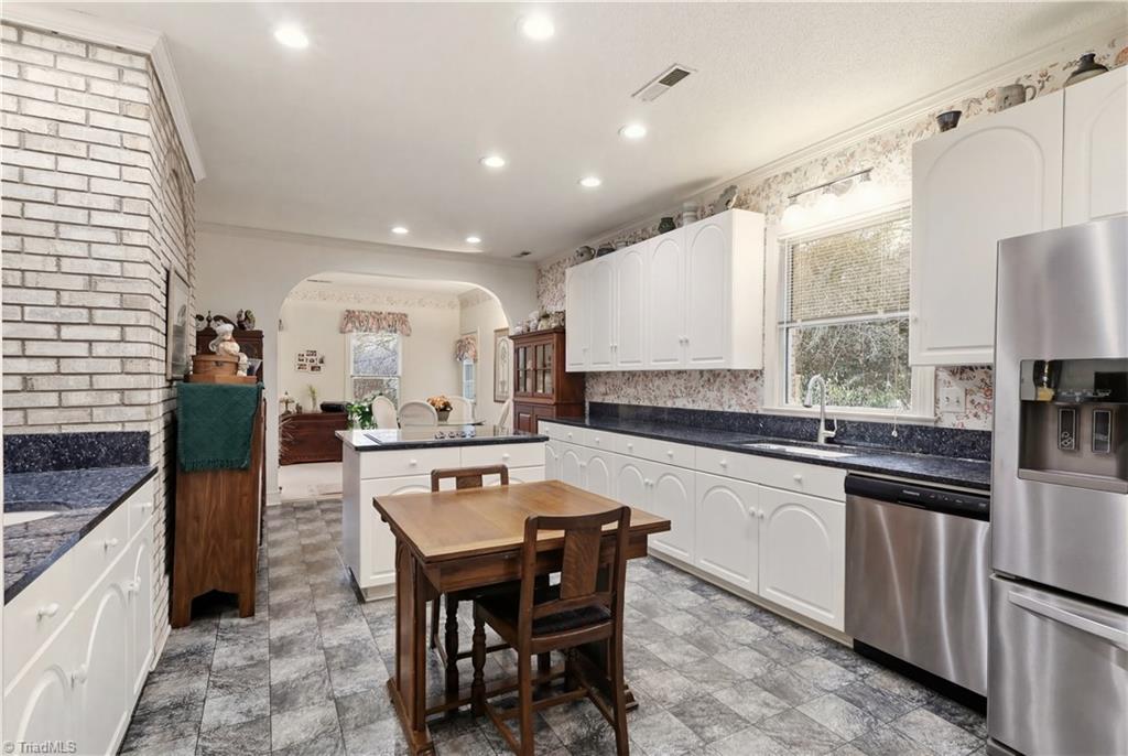 2393 Union Grove Road Lexington, NC 27295 - Photo 5 of 37 Kitchen
