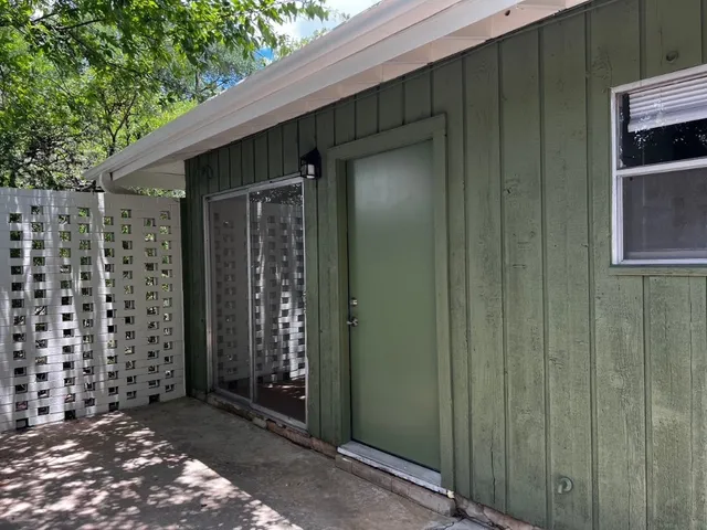 $1,500 | 2514 West 12th Street, Unit A, Austin, TX 78703