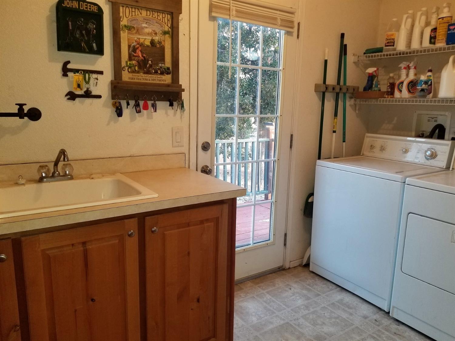 15424 Antioch Road White City, OR 97503 - Photo 7 of 14 Laundry
