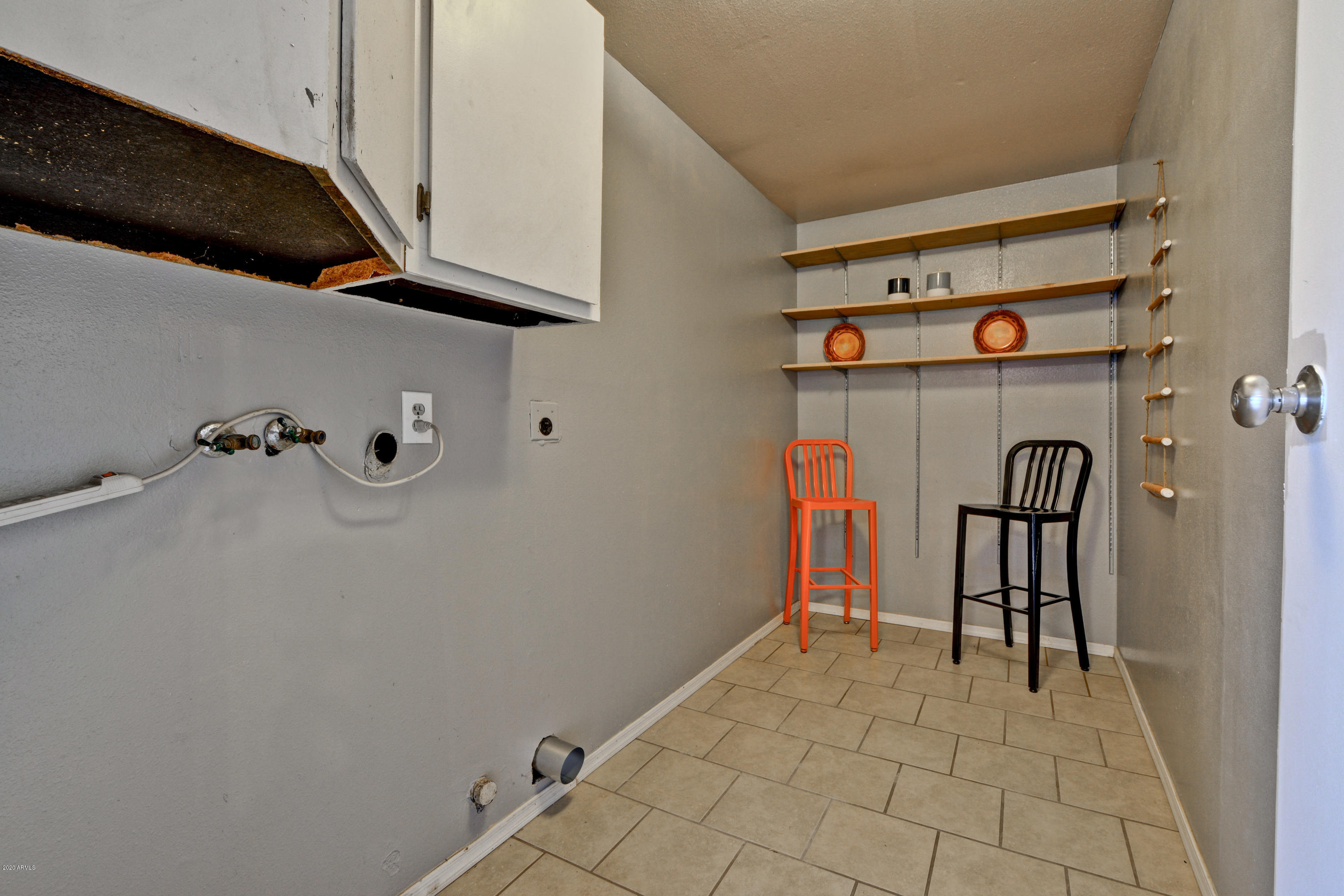 425 Jamestown Road Kearny, AZ 85137 - Photo 21 of 44 Spacious Laundry Room