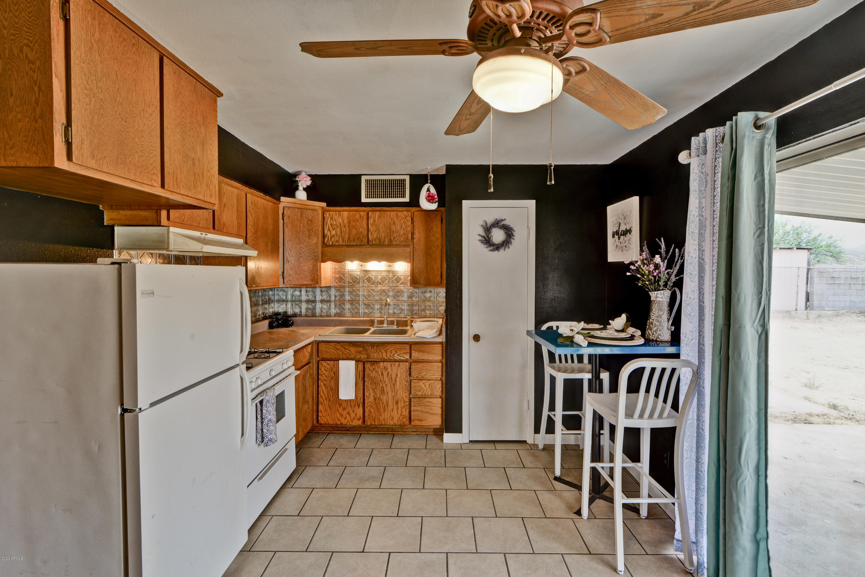 425 Jamestown Road Kearny, AZ 85137 - Photo 22 of 44 Kitchen