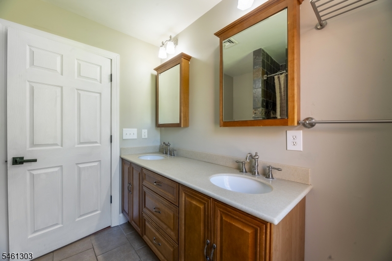 19 Bradford Road Edison, NJ 08820 - Photo 31 of 50 Gallery Image 31