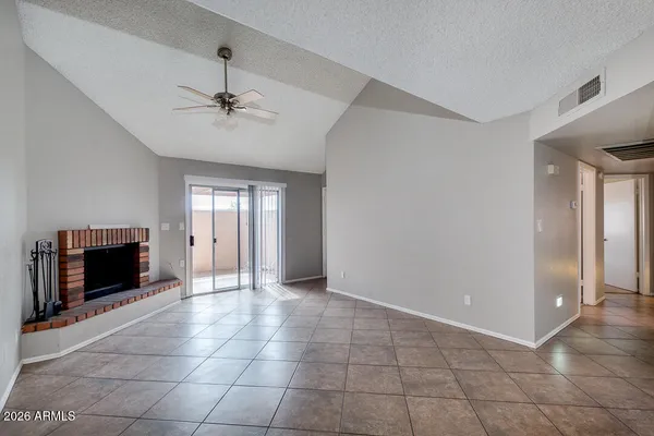 $1,950 | 2145 East Center Lane, Unit 2, Tempe, AZ 85281