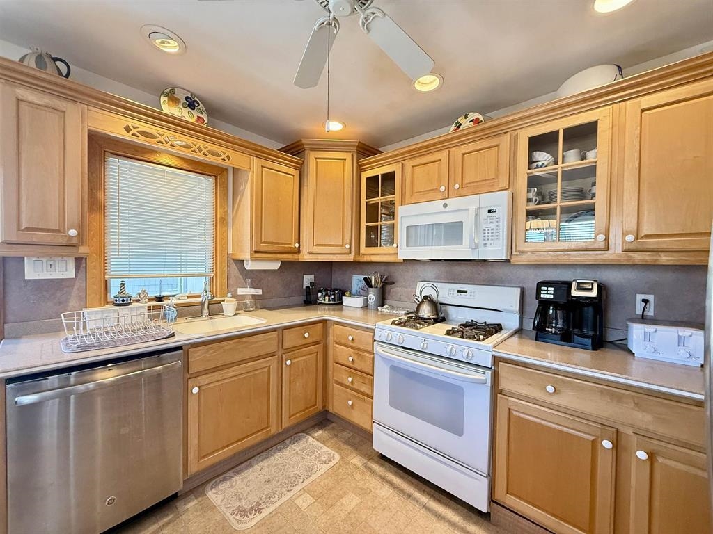 9102 3rd Stone Harbor, NJ 08247 - Photo 3 of 31