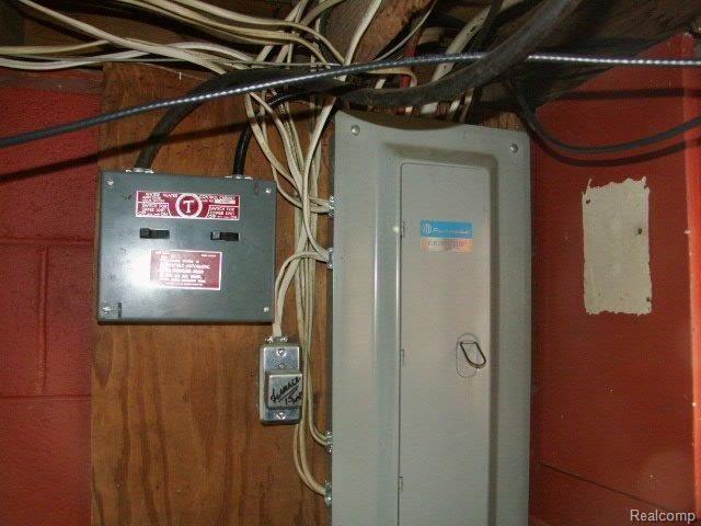 3775 Myrtle Road Fort Gratiot, MI 48059 - Photo 17 of 20 Updated electric