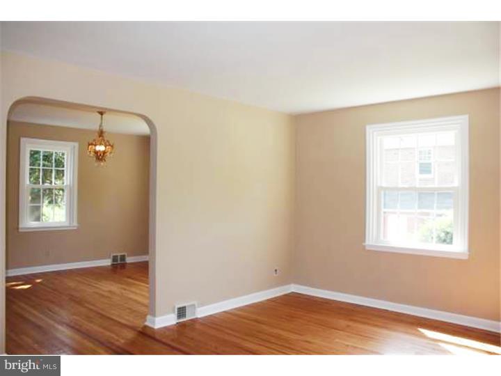 1605 Hampton Road Havertown, PA 19083 - Photo 4 of 21 Living Room
