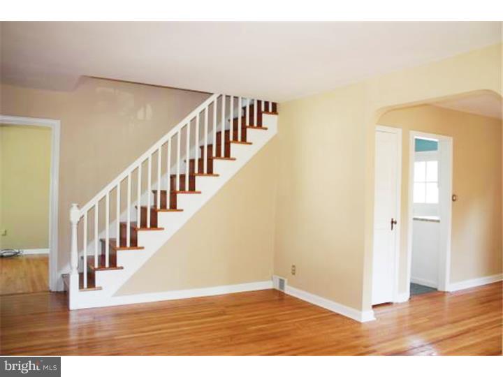 1605 Hampton Road Havertown, PA 19083 - Photo 5 of 21 Living Room