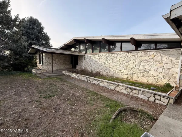 $350,000 | 40 Sand Hill Road, Grandview, WA 98930