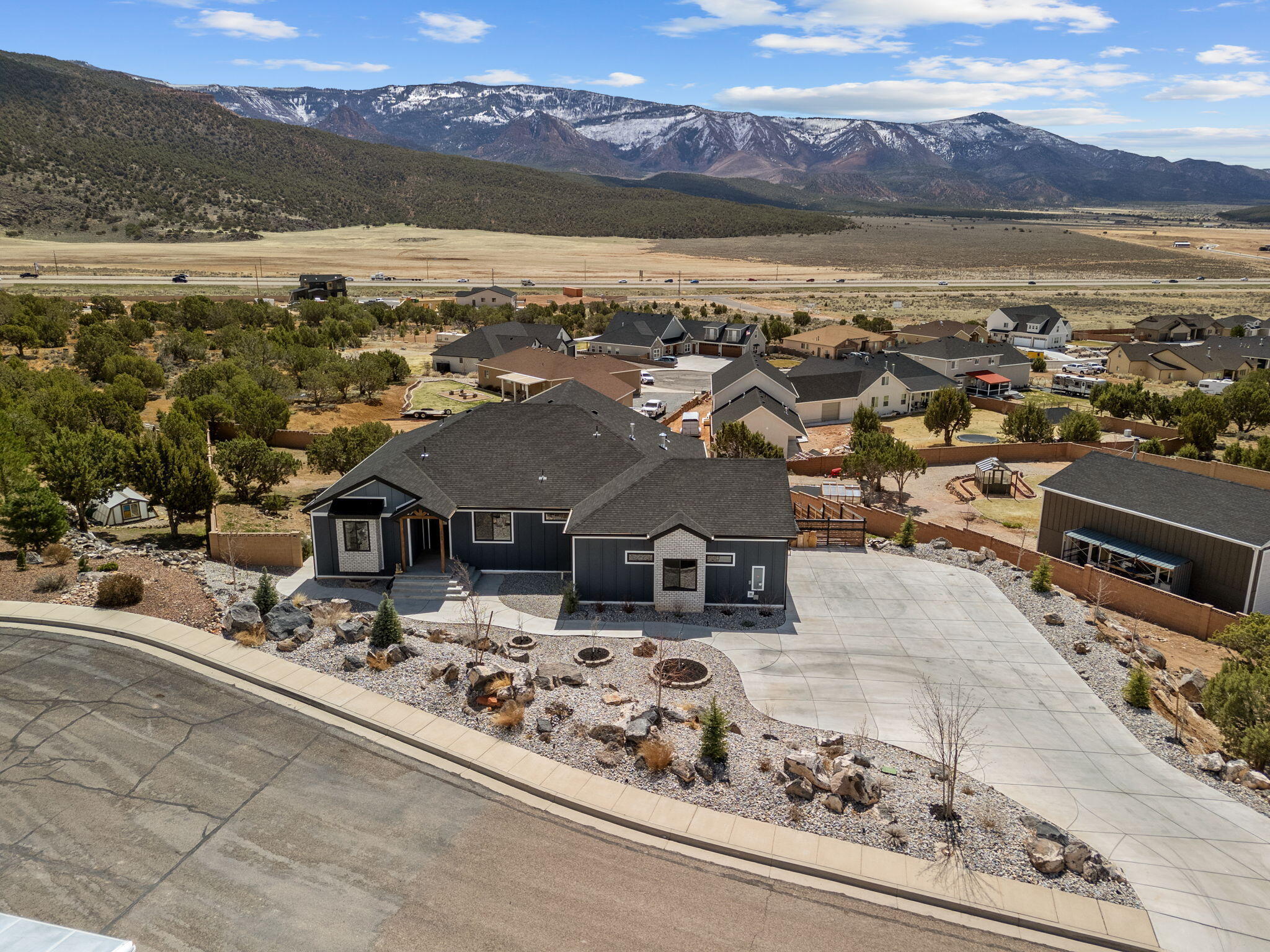 2753 West Eagle Ridge Loop Cedar City, UT 84720 - Photo 2 of 49 20250402212413735607000000-o
