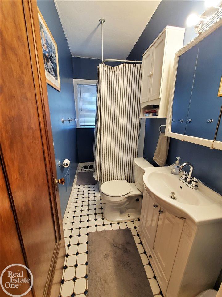 15713 Charles R Avenue Eastpointe, MI 48021 - Photo 27 of 65 Gallery Image 27