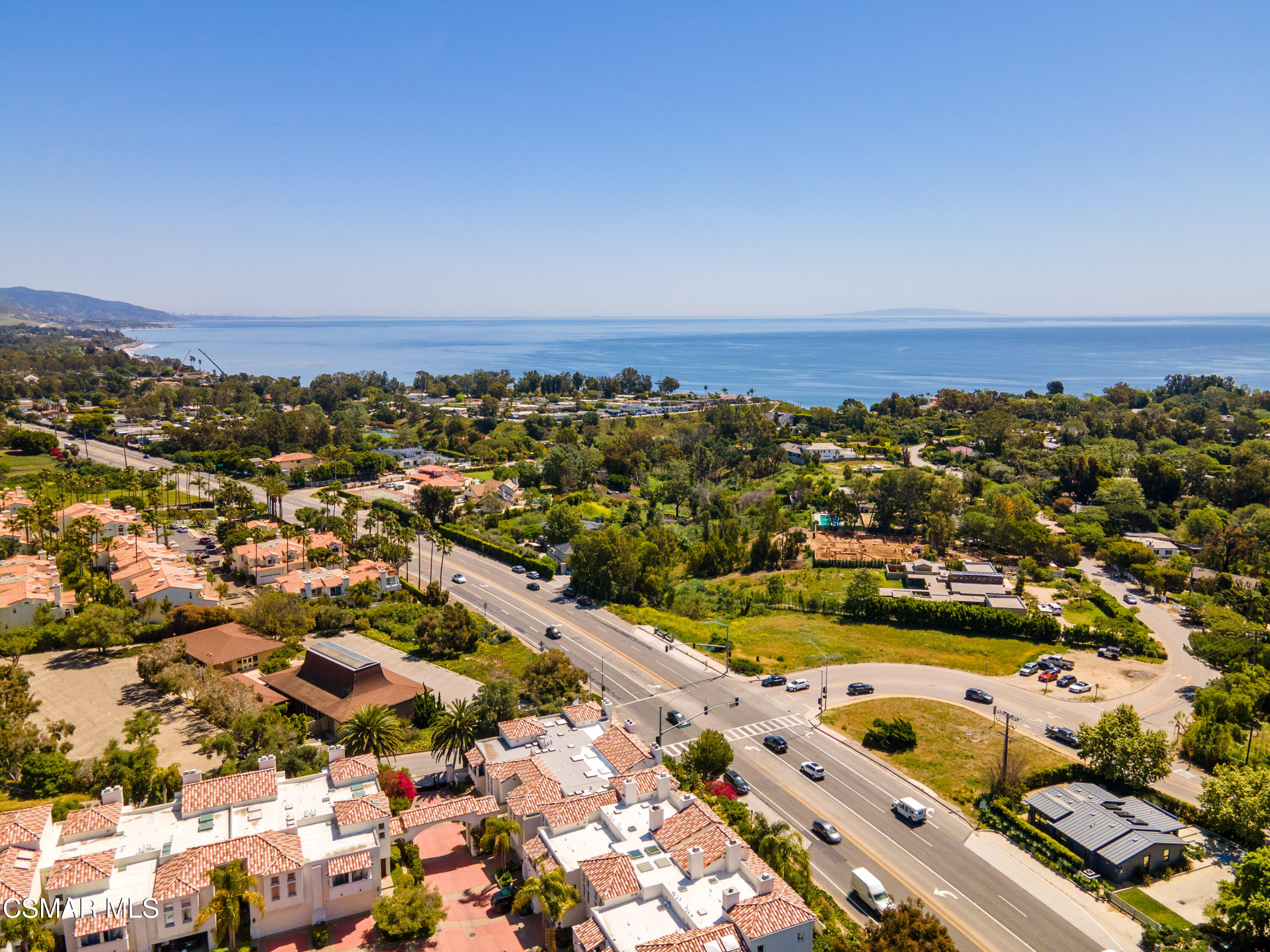 6435 Zumirez Drive, Unit 15 Malibu, CA 90265 - Photo 34 of 38 an aerial view of residential houses with outdoor space