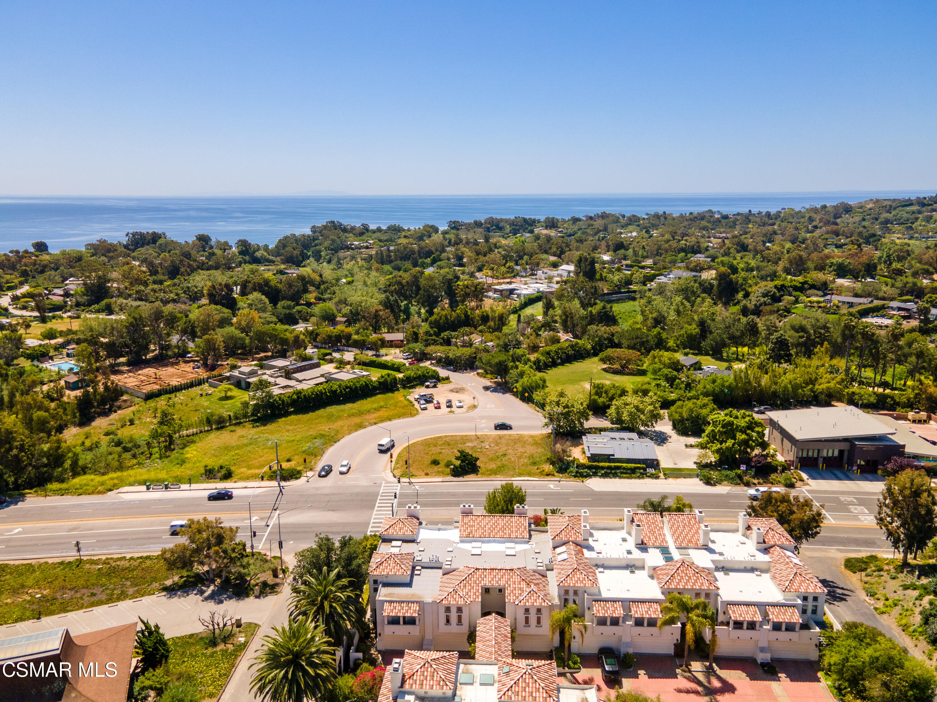 6435 Zumirez Drive, Unit 15 Malibu, CA 90265 - Photo 36 of 38 an aerial view of a city with lots of residential buildings
