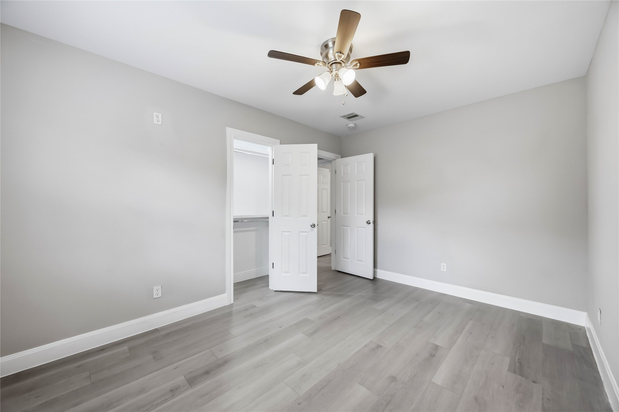 8129 Linda Vista Road Houston, TX 77028 - Photo 21 of 27