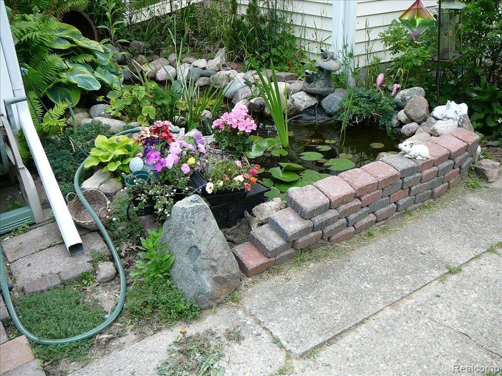 2201 Byron Road Howell, MI 48855 - Photo 5 of 23 Flower Garden