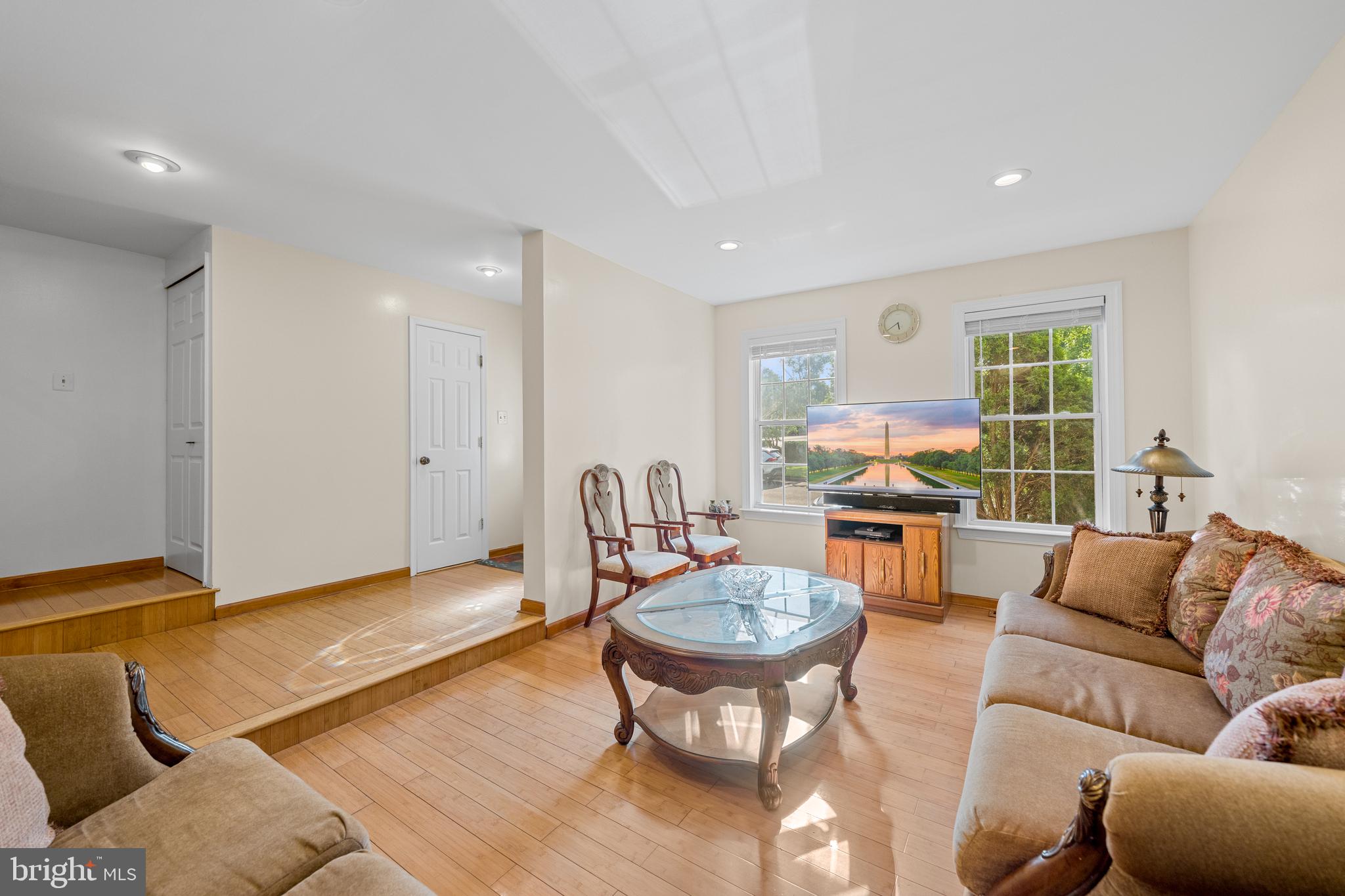 2829 Grovemore Lane Vienna, VA 22180 - Photo 26 of 42 Bright and inviting living space.