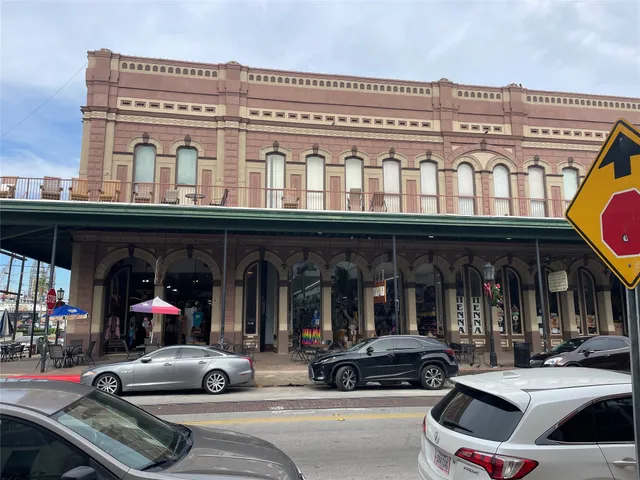 $1,100 | 2118 Strand Street, Unit 206, Galveston, TX 77550