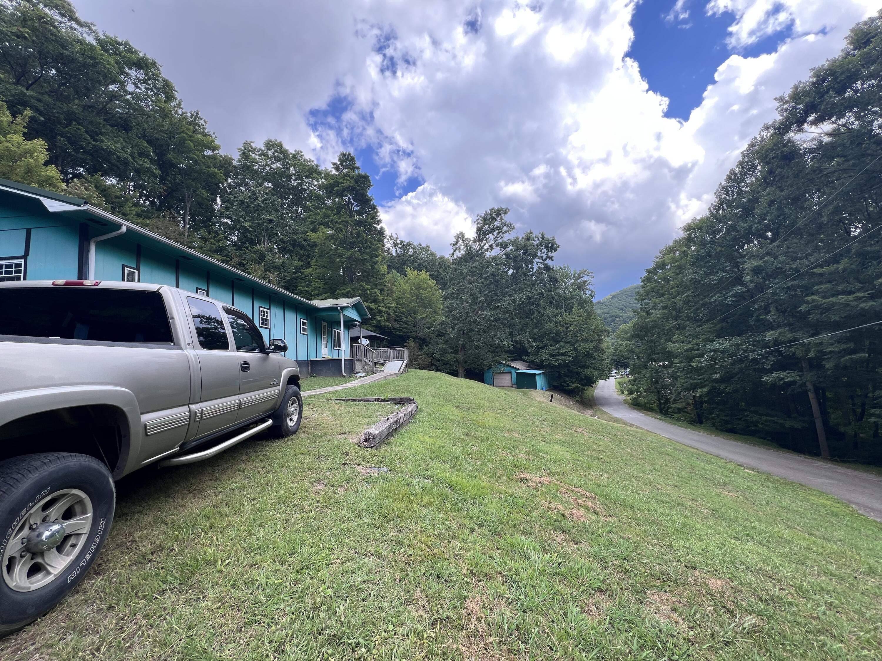 461 Round Ridge Road Pineville, KY 40977 - Photo 5 of 21 IMG_4605