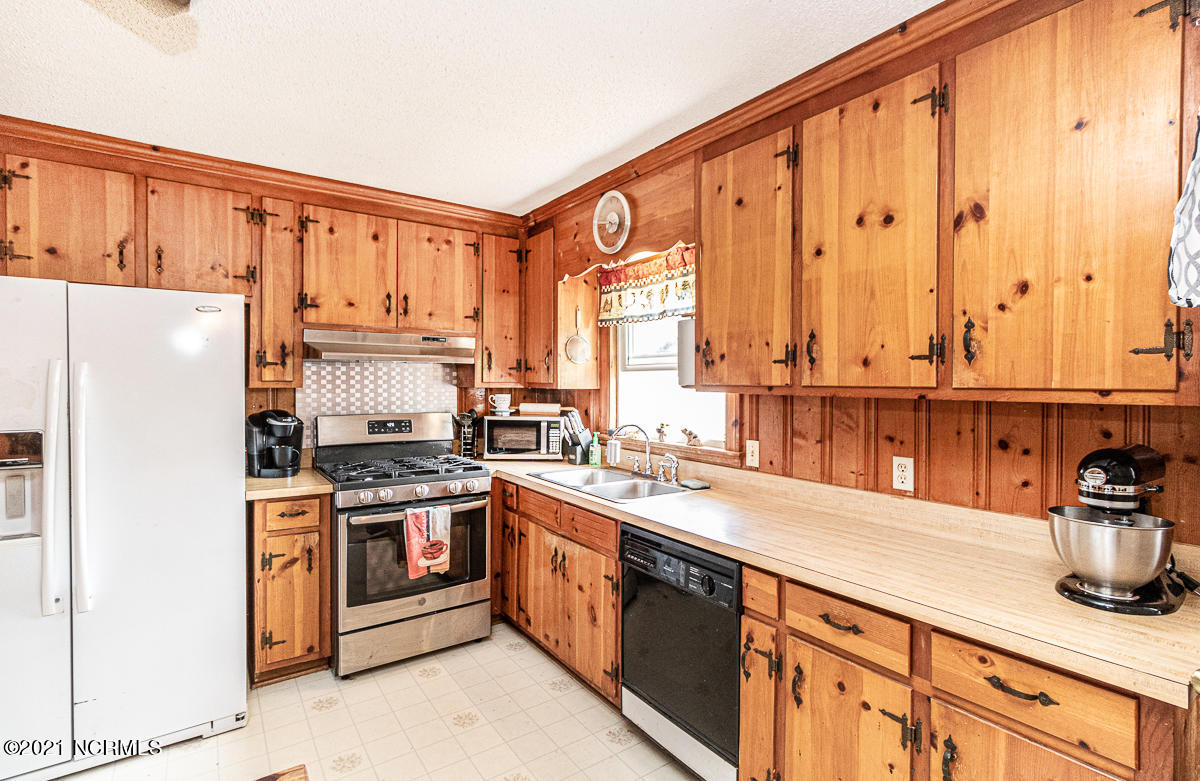 7114 Shallingtons Mill Road Macclesfield, NC 27852 - Photo 8 of 41 Kitchen