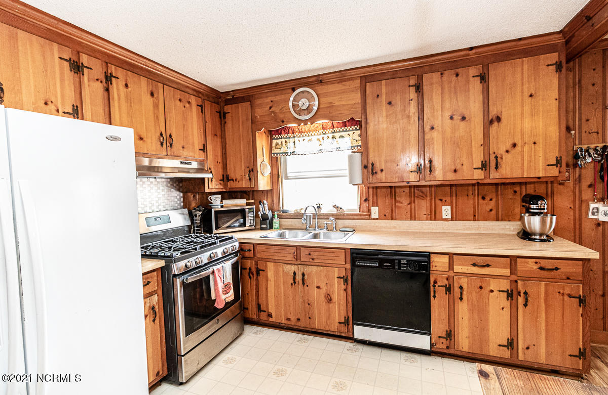 7114 Shallingtons Mill Road Macclesfield, NC 27852 - Photo 9 of 41 Kitchen w/ New Stainless Gas Stove