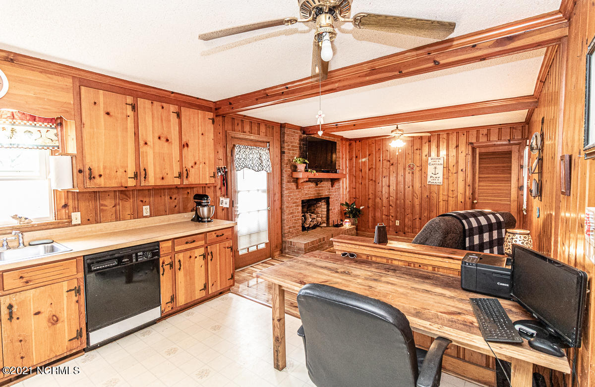 7114 Shallingtons Mill Road Macclesfield, NC 27852 - Photo 10 of 41 Eat-In Nook in Kitchen