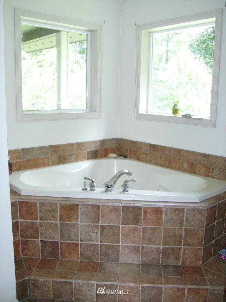 182 Rife Road Port Angeles, WA 98363 - Photo 10 of 12 Gallery Image 10