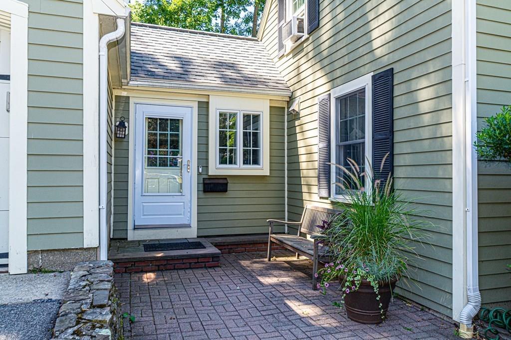 58 Bear Hill Road Reading, MA 01867 - Photo 3 of 41 Gallery Image 3