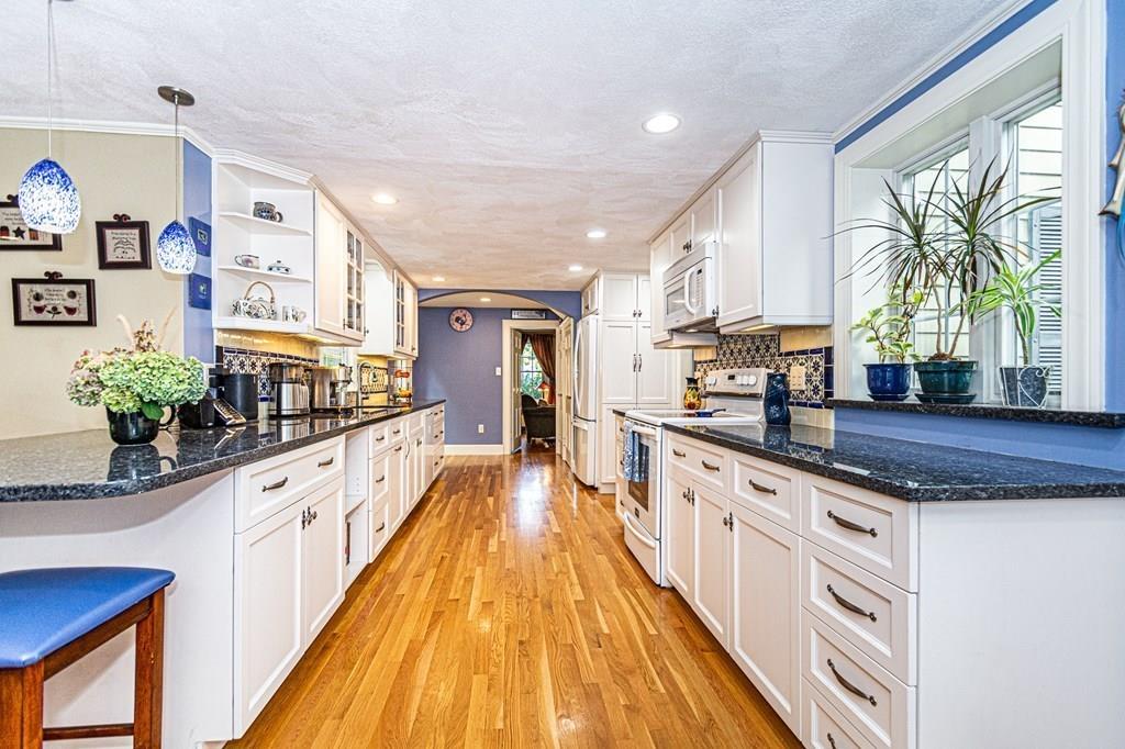 58 Bear Hill Road Reading, MA 01867 - Photo 6 of 41 Gallery Image 6