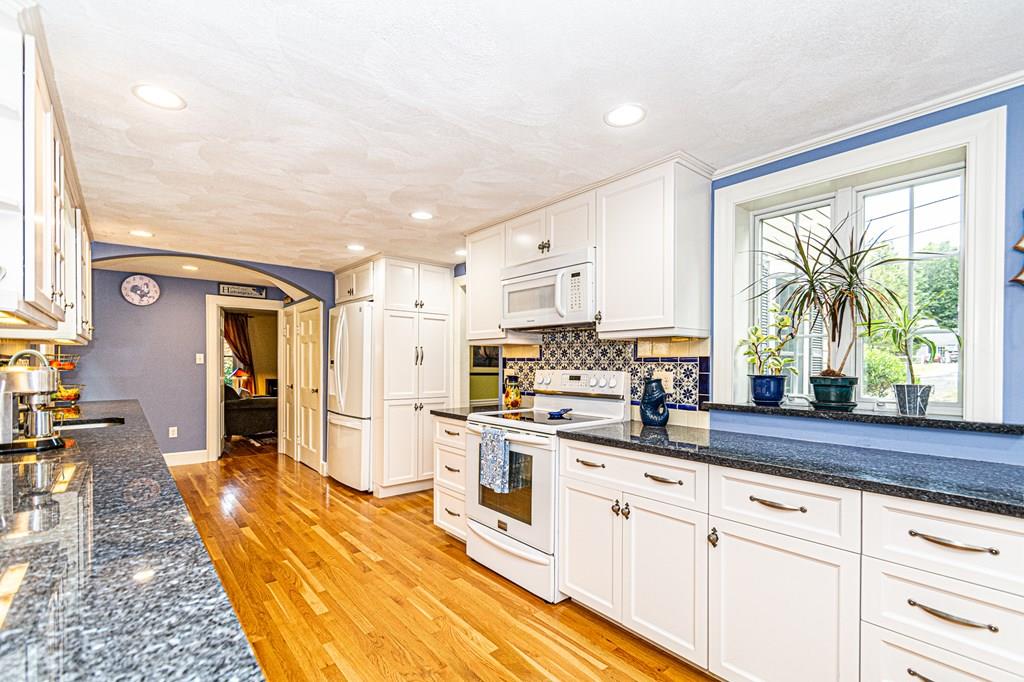 58 Bear Hill Road Reading, MA 01867 - Photo 7 of 41 Gallery Image 7