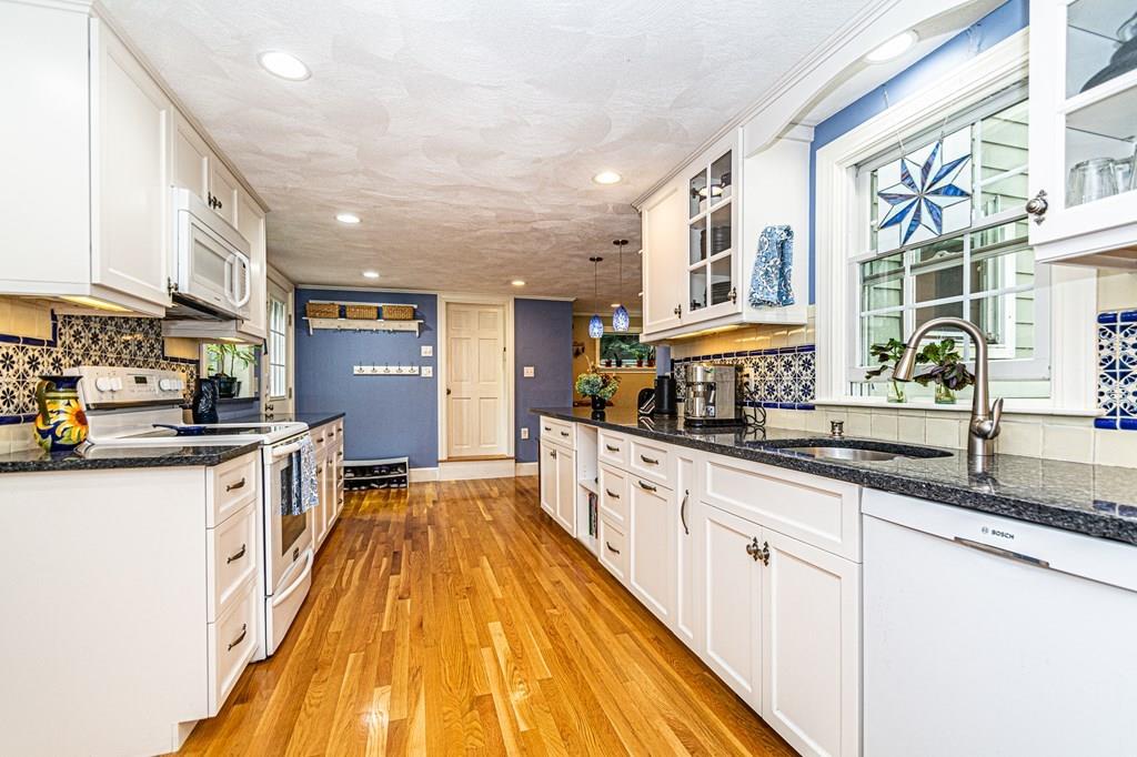 58 Bear Hill Road Reading, MA 01867 - Photo 8 of 41 Gallery Image 8