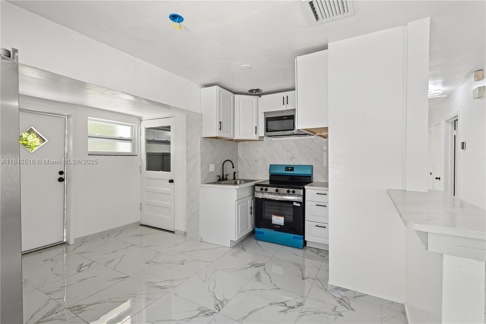 306 Modest Street Lakeland, FL 33805 - Photo 3 of 16