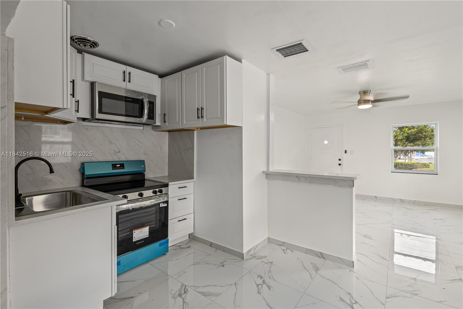 306 Modest Street Lakeland, FL 33805 - Photo 5 of 16