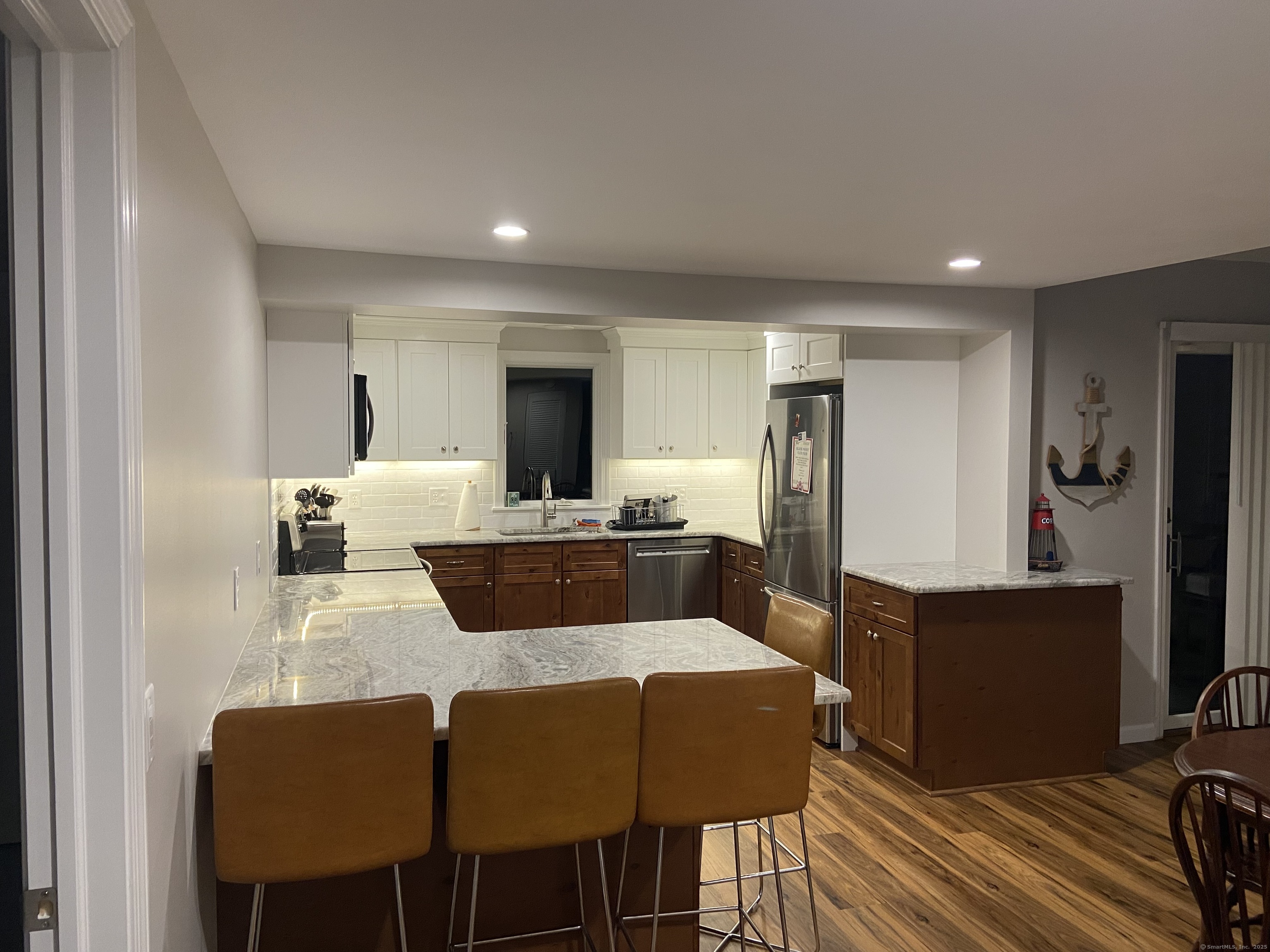 142 Old Black Point Road East Lyme, CT 06357 - Photo 4 of 12 Gallery Image 4