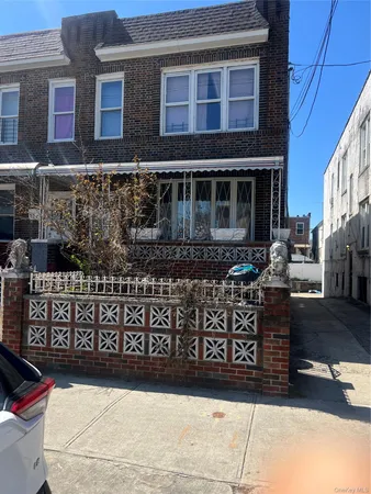 $899,000 | 720 East 53rd Street | Farragut
