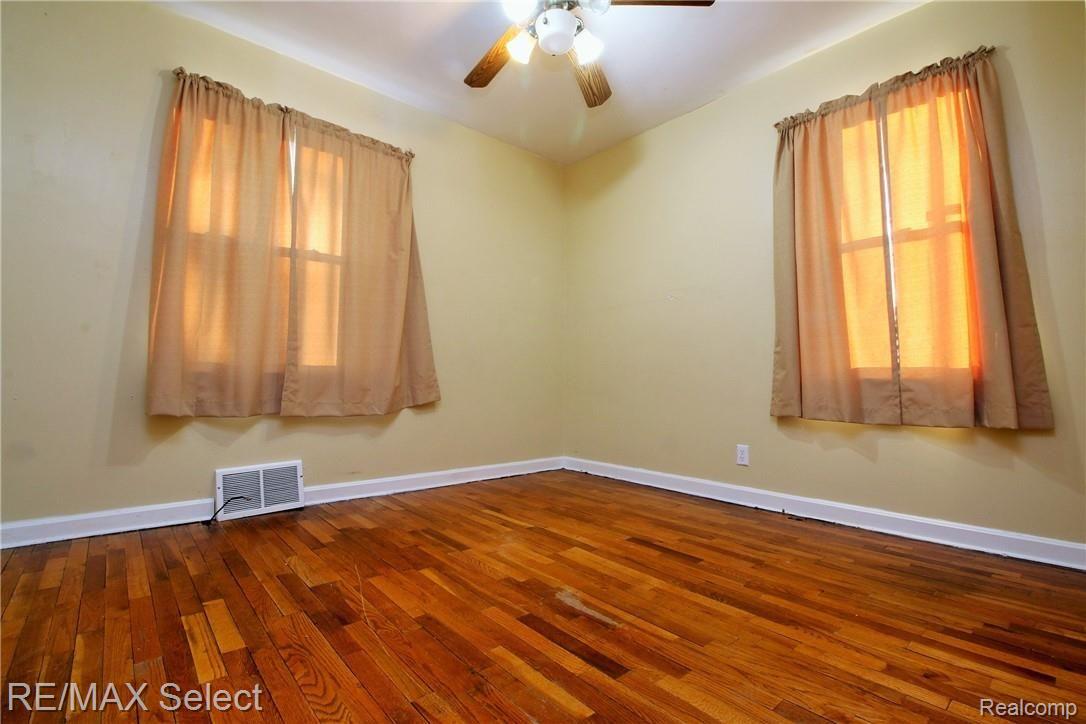 4121 Pengelly Road Flint, MI 48507 - Photo 10 of 16 IMG_0161 (2).JPG