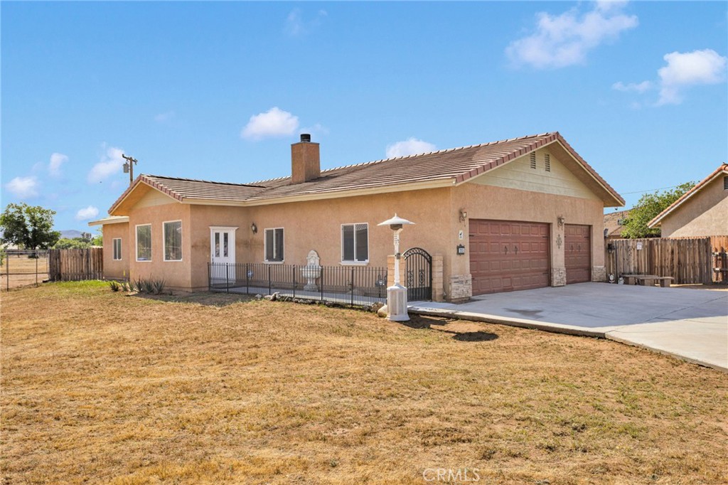 20151 Serrano Road Apple Valley, CA 92307 - Photo 3 of 59 a front view of a house with yard