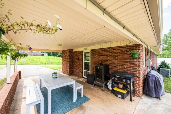 a view of backyard with green space