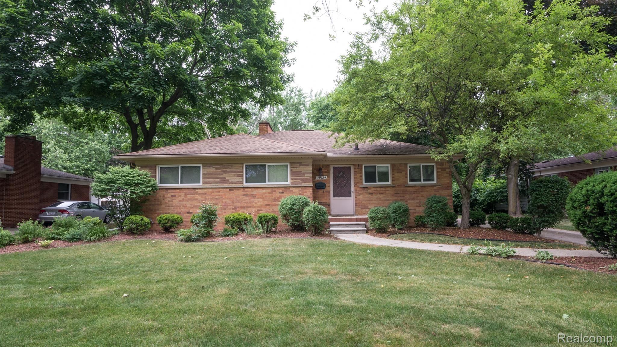 19124 Beverly Road Franklin, MI 48025 - Photo 1 of 49 000_0.jpg