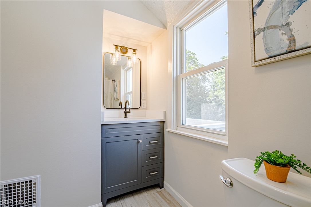 13342 Cedar Road Cleveland, OH 44118 - Photo 19 of 35 Gallery Image 19