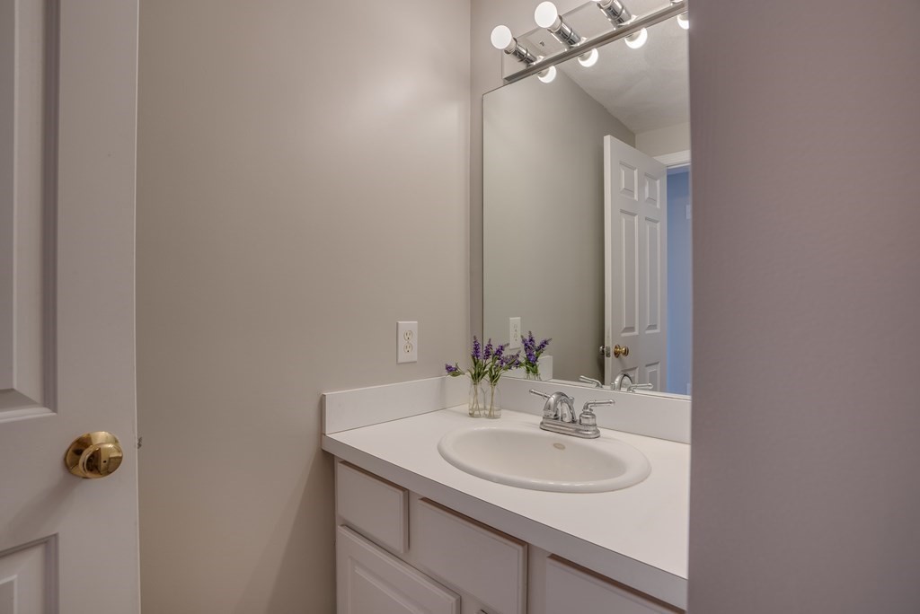 18 Pilgrim Road Woburn, MA 01801 - Photo 21 of 25 Gallery Image 21