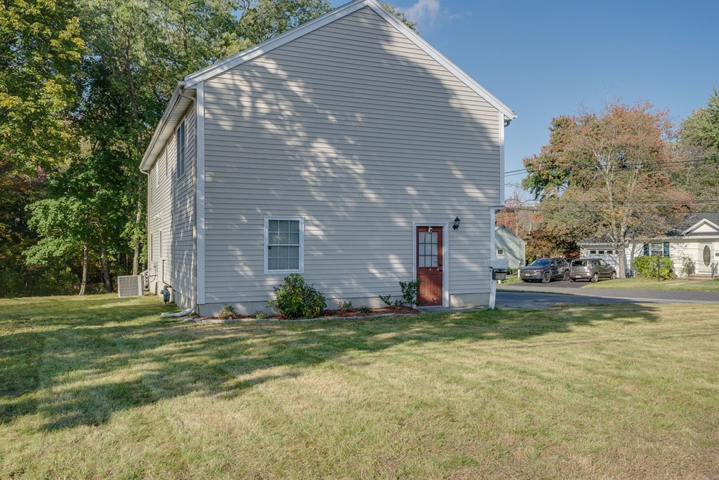 18 Pilgrim Road Woburn, MA 01801 - Photo 3 of 25 Gallery Image 3
