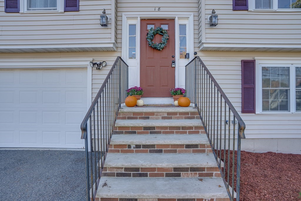 18 Pilgrim Road Woburn, MA 01801 - Photo 5 of 25 Gallery Image 5